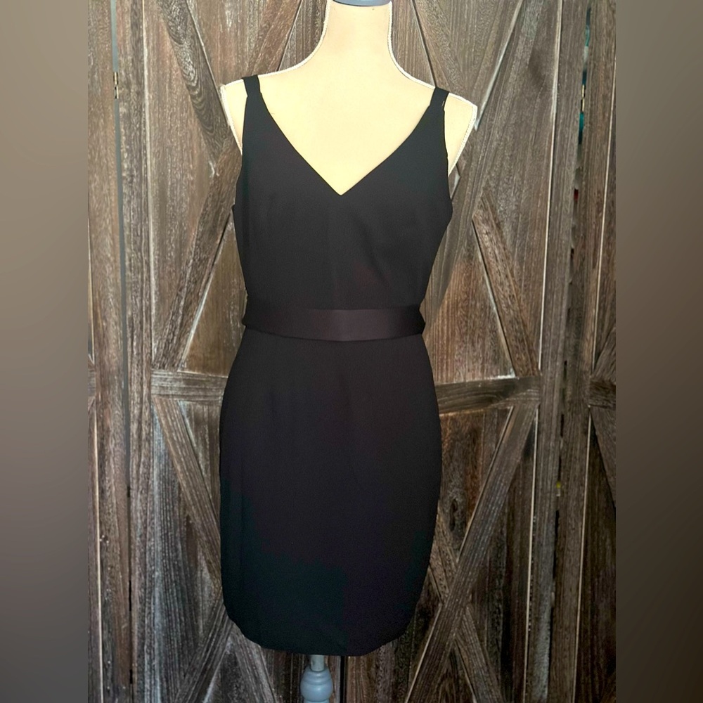 The perfect open back little black dress by Vera Wang White sz 10